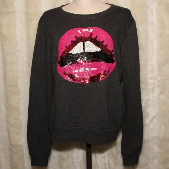 Forever 21 Tops - F21 Sequin Lips Crew Neck Sweatshirt